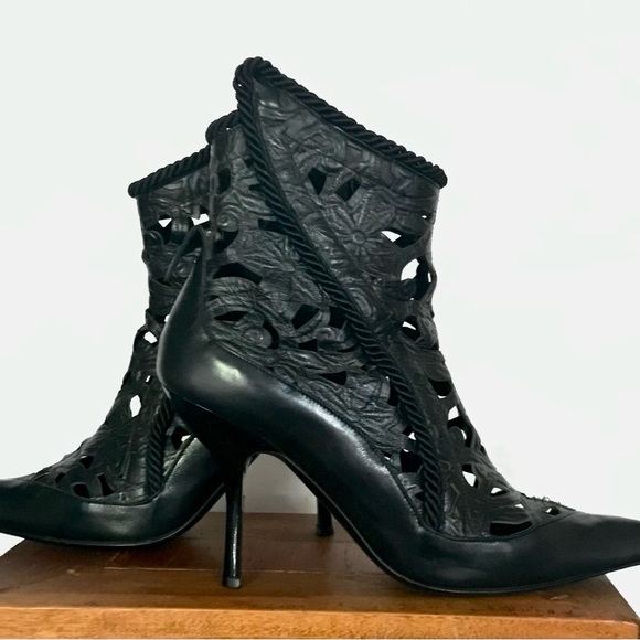 Vioini Vero Cuoio Ankle Black Leather Laser Cut Out Boots, Size 40, Italy - Picture 2 of 7
